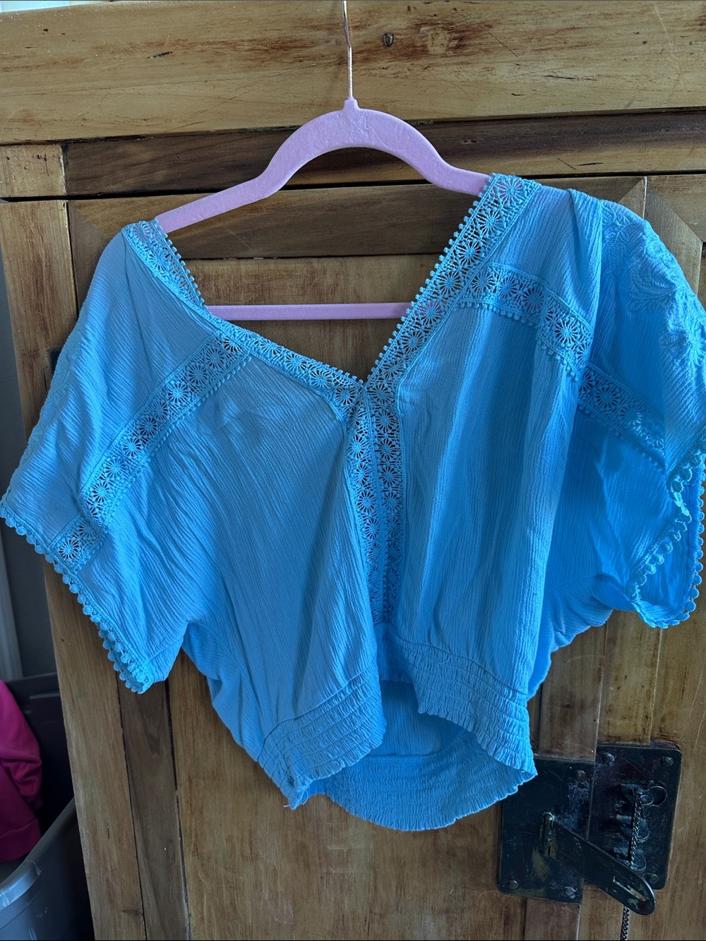 Light Blue Lace-Trim Cropped V-Neck Women's Top